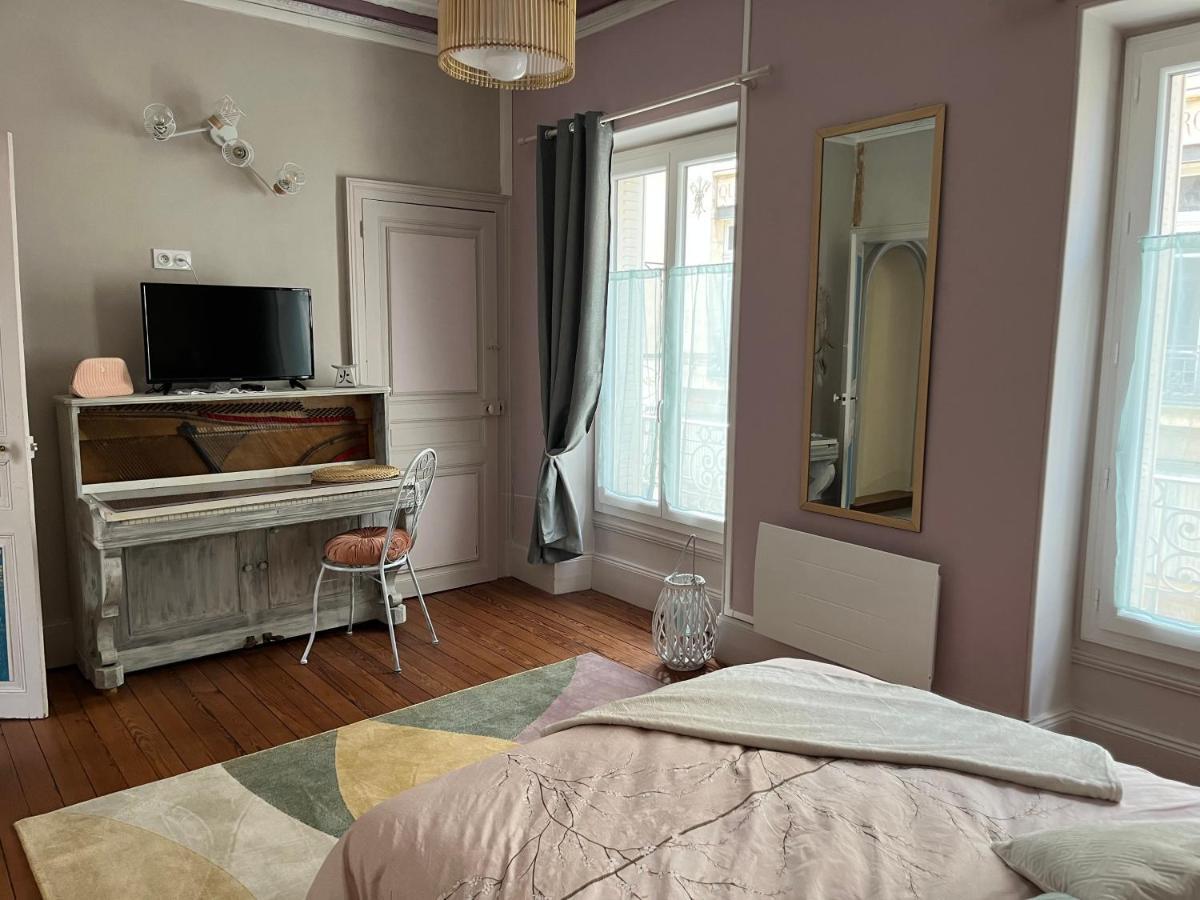 Les Avatars Apartment Saint-Amand-Mont-Rond Bagian luar foto
